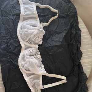 Chic White Lace Underwire Bra